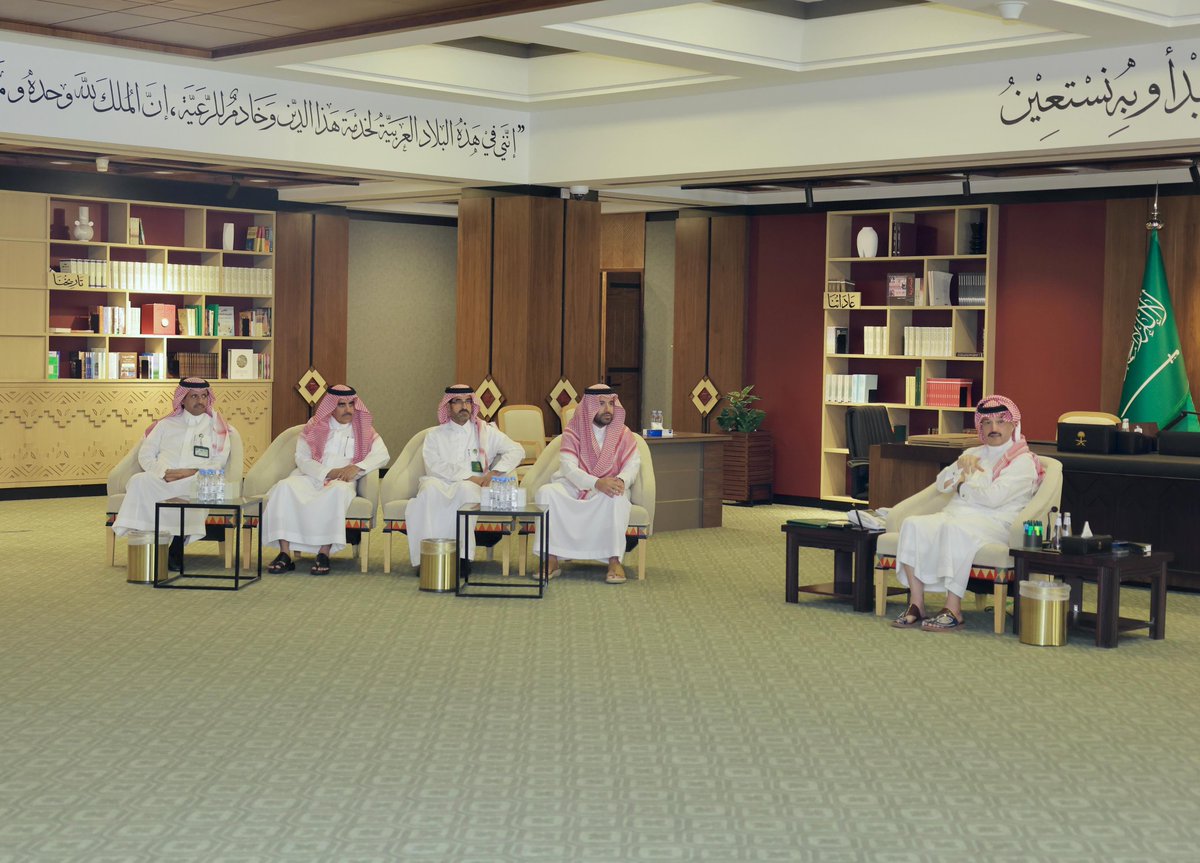 ضمن اللقاء الثاني للوكلاء المساعدين للشؤون التنموية بإمارات المناطق: 

الأمير #تركي_بن_طلال أمير منطقة عسير، يستقبل وكيل وزارة الداخلية لشؤون المناطق، ووكلاء التنمية في إمارات المناطق مشيدًا باهتمام القيادة بالخدمات المقدمة للمواطن والمقيم، ومؤكدًا على أهمية تبادل الخبرات التي