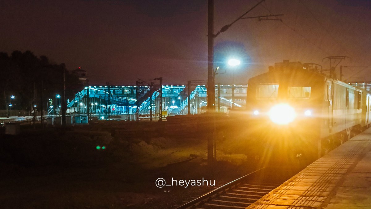 _heyashu's tweet image. When you capture a photo and let your editing skills take over… the result turns out like this. 🎨📸
#BeforeAndAfter #PhotoEdit #CreativeVision #HeyAshu #PhotographyVibes