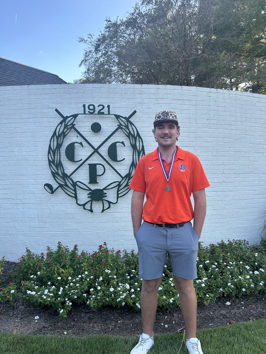 Congratulations to Oliver Tanguay for finishing 2nd overall in Region 6 A Golf ⛳️!! He shoot 70 (-2) for the round. He moves on to the State Championship at Bristow Manor next week!