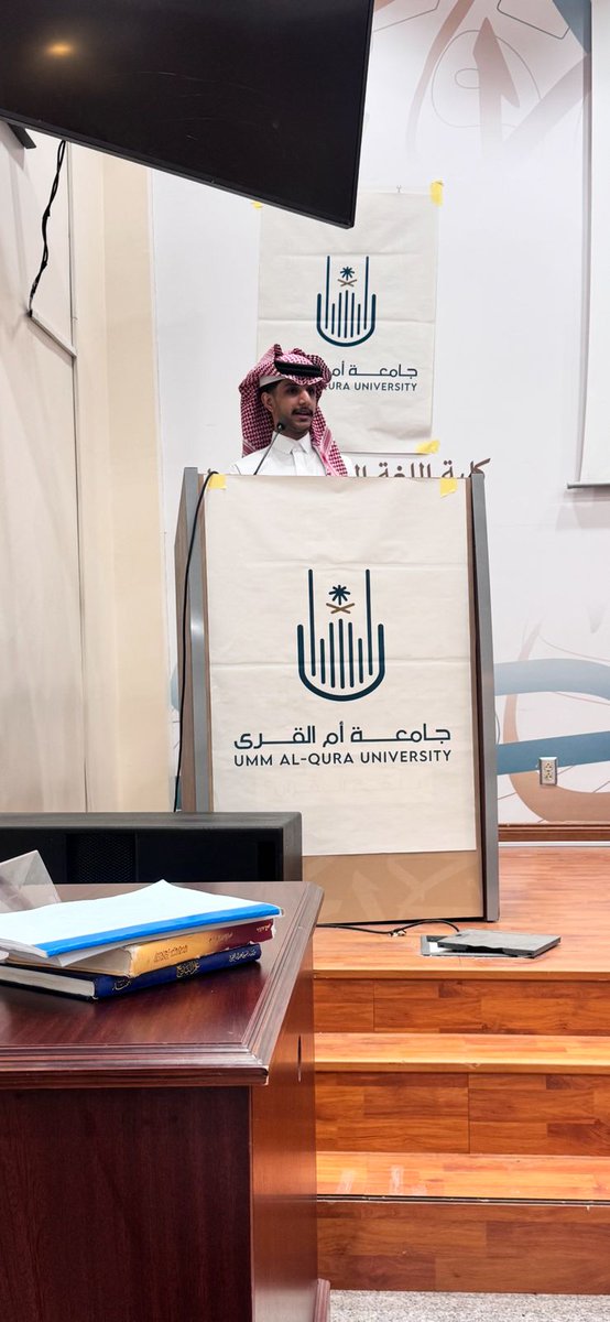 colarab_uqu's tweet photo. 🌐 | #اليوم_العالميّ_للمعلّم_2025
اعترافاً بفضل المعلّم وامتناناً له احتفى #نادي_اللغة_العربيّة باليوم العالميّ للمعلّم بحضور وكيل الكلّيّة للتّطوير والجودة د. أسامة السّلميّ ورؤساء الأقسام وجمعٍ من المنسوبين أساتذة وإداريّين وطلّاب .
#كلّيّة_اللغة_العربيّة_وآدابها https://t.co/9SYXwO4qkI