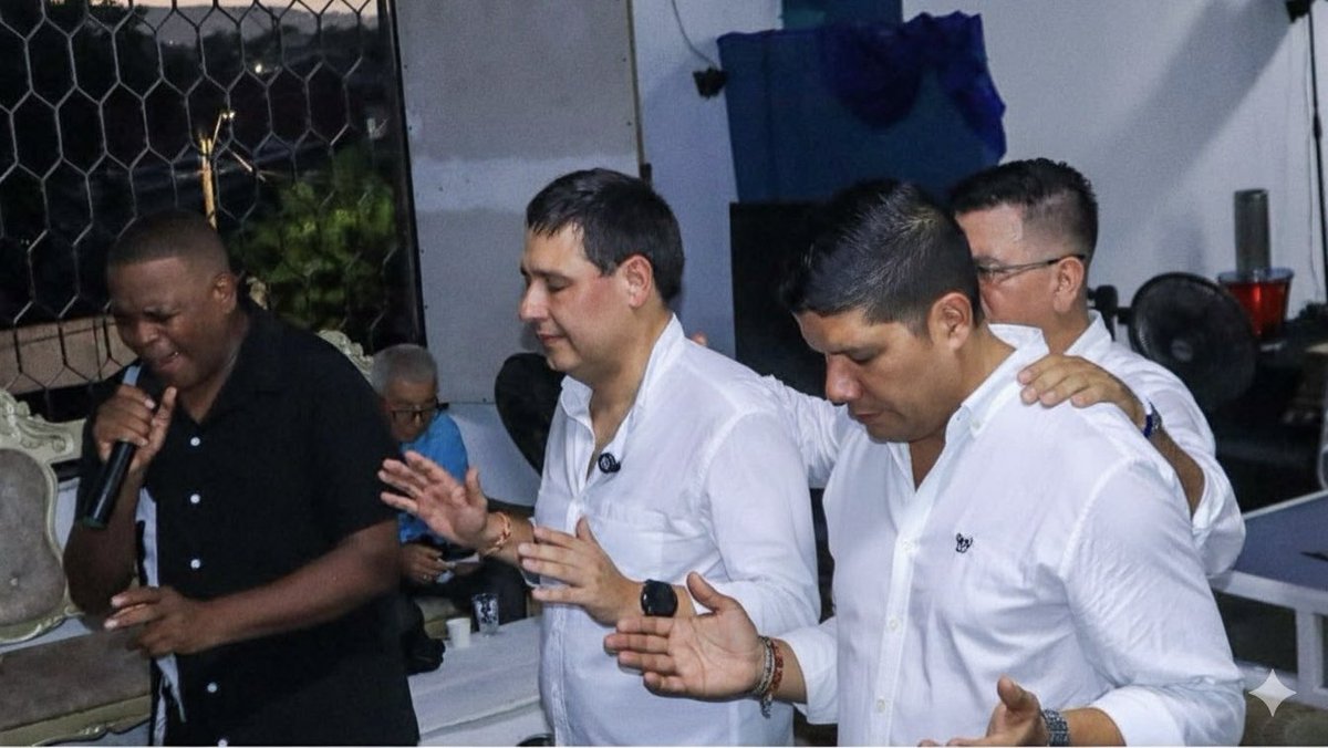 Las amenazas contra <a href="/MauricioLizcano/">Mauricio Lizcano</a> y su familia son un golpe a la democracia. Mi solidaridad con ellos. Colombia necesita respeto, diálogo y seguridad. No podemos ceder ante la violencia. 

#ColombiaSomosTodos #DemocraciaConRespeto #NoALaViolencia