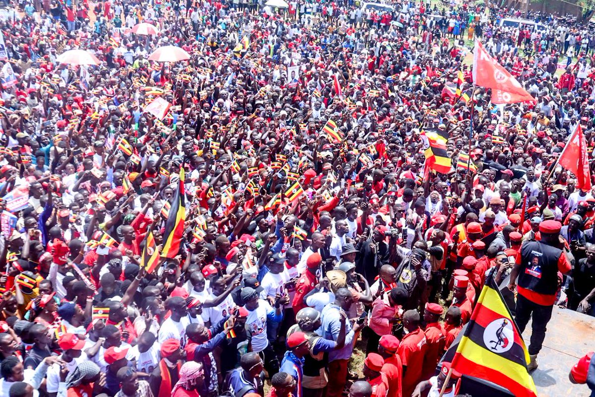 The revolutionary train continues to move. THANK YOU KASSANDA! THANK YOU MUBENDE!
#FreeUgandaNow