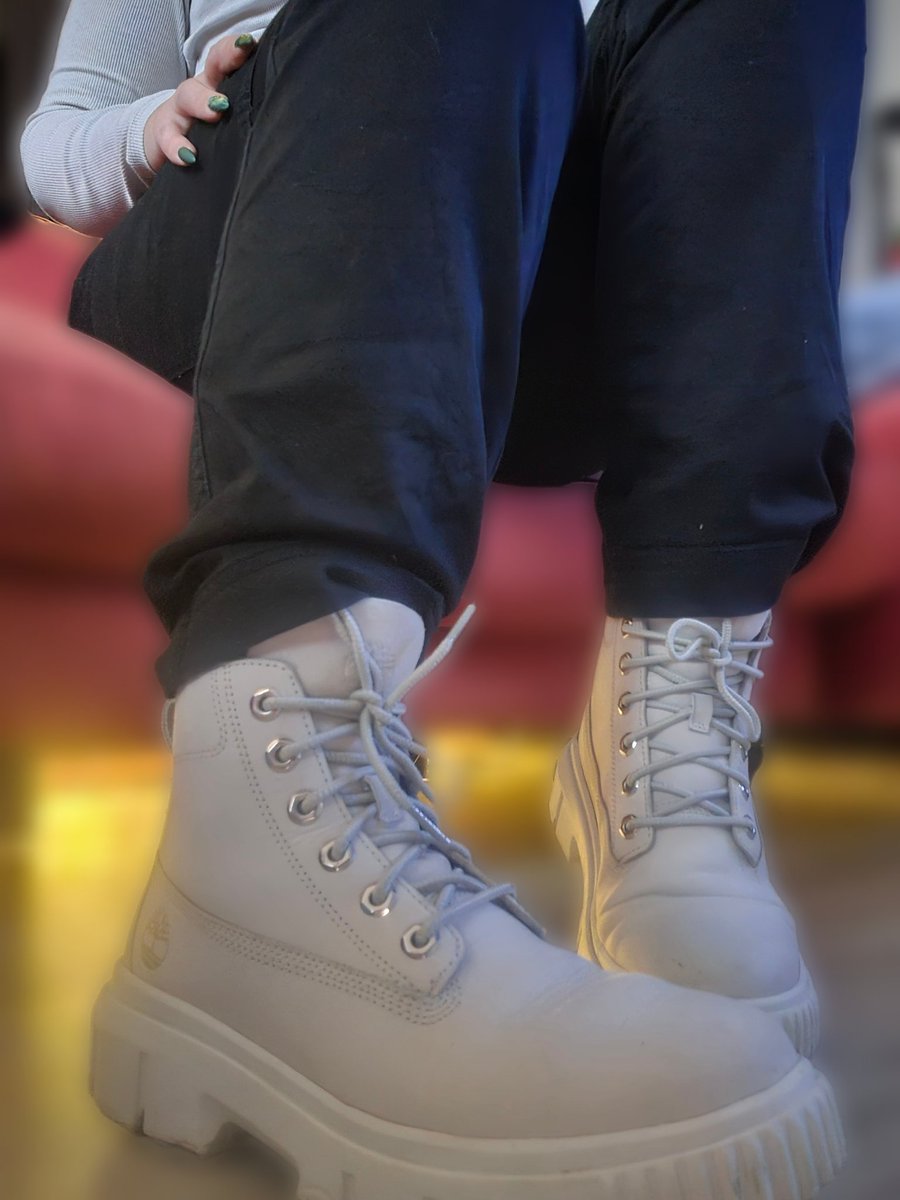 Felicitysfeet00's tweet photo. The sub funded timberland boots ๐ another of my faves! I love autumn ๐
#boots #findom #timbos #cleanmyboots #footboy #subfunded https://t.co/1fsMMVzh7G