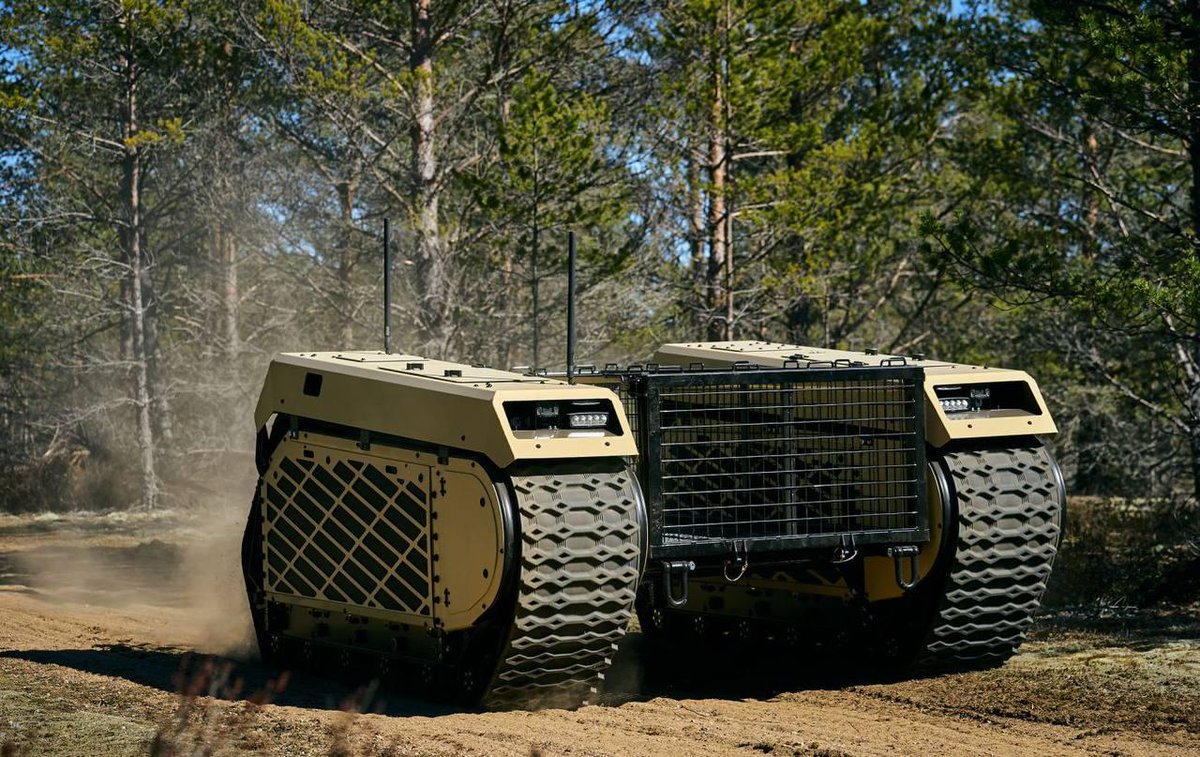 Ukrajina od Estonska obdrží více než 150 bojových robotů THeMIS. 

THeMIS je platforma bezpilotních dopravních prostředků určená k podpoře pěchoty, logistiky, průzkumu a bojových operací. 

V současné době se používá v 19 zemích a je důležitou součástí moderních robotických