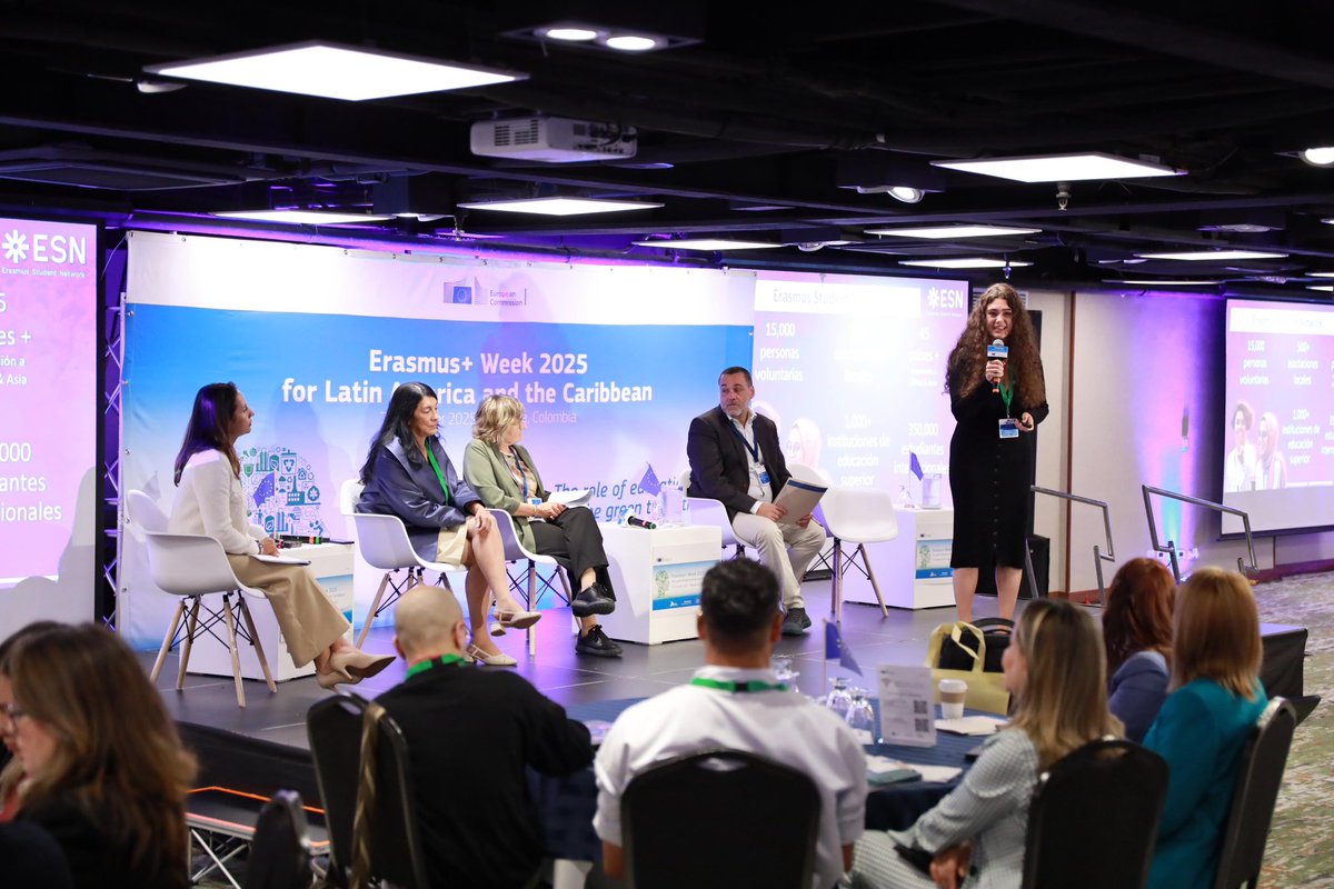 Inauguramos la Semana de #ErasmusPlus con América Latina y el Caribe, reafirmando nuestro compromiso de fortalecer los lazos con Colombia 🇪🇺 🇨🇴.

La formación académica impulsa la transición verde 🌱, el intercambio y la integración entre las personas  en ambos continentes 🤝.