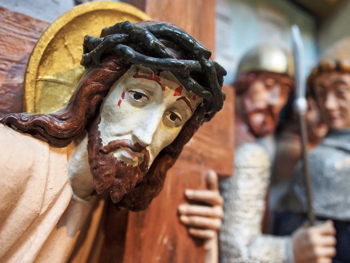 CoffinMedia's tweet photo. Jesus was the victim of malignant narcissistic abuse. He was likewise idealized, devalued, gaslighted and betrayed—before being finally discarded and abandoned. He understands your trauma. Let Him heal yours. #Surrender #CatholicWisdom https://t.co/Z7105b0Qjh