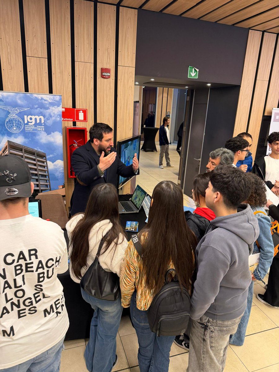 📌Más de 300 jóvenes participaron en la tercera versión de la Feria de las Ingenierías donde estuvieron presente nuestras unidades dependientes: Instituto de Investigaciones y Control y el Instituto Geográfico Militar.
👉Más información: sl1nk.com/LQqhr