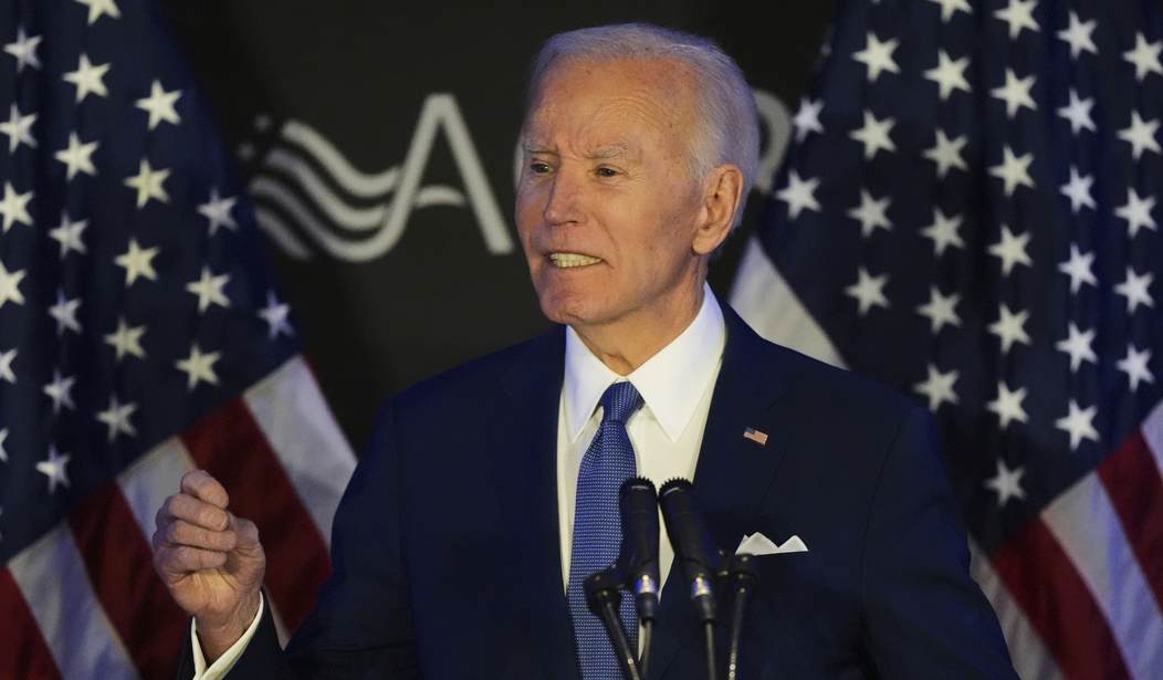 SCAR_HEART_01's tweet image. THE MOST HORRENDOUSLY CORRUPT ADMINISTRATION IN AMERICAN HISTORY. BARAK OBAMA’S HAND PICKED 3RD TERM LEADER. 

Joe Biden’s team blocked CIA from distributing report on son Hunter’s Ukraine business dealings