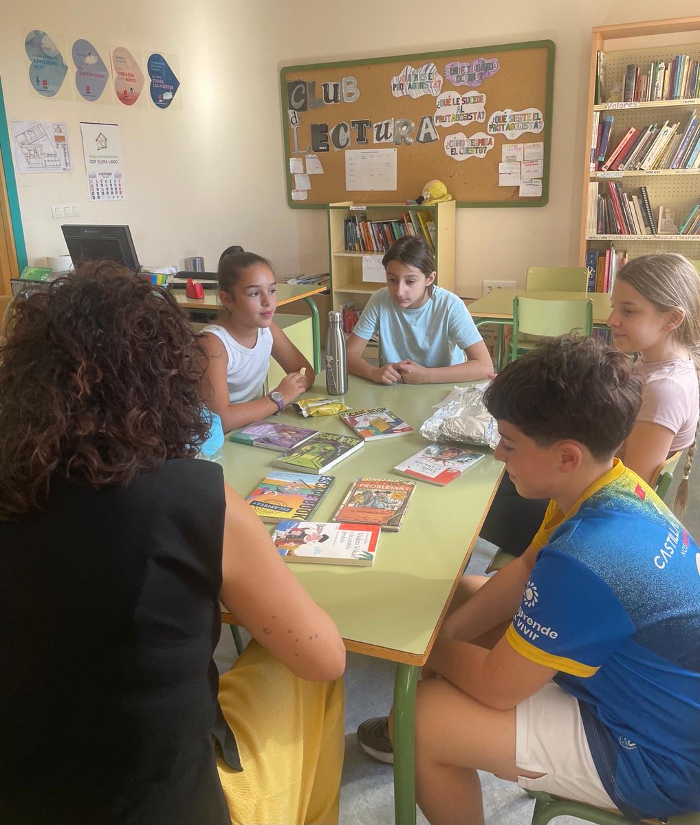 CEIPELVIRA's tweet image. Este curso, de nuevo, comienza a funcionar nuestro club de lectura. #yosoydelelvira #megustamicole #puedescontarconmigo