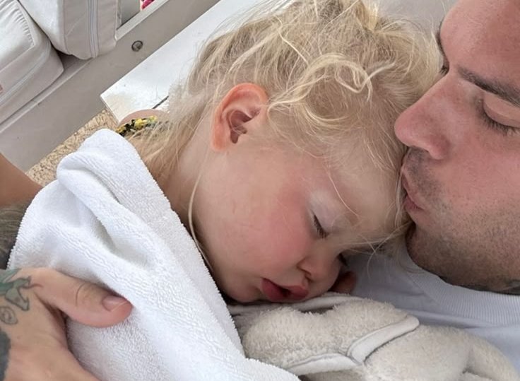 LissyScamander's tweet image. Mi muñeca y mi hermoso marido