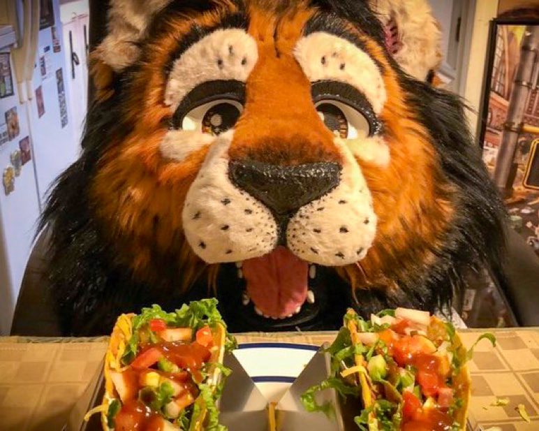 kijani_lion's tweet image. Happy National Taco Day!!!

LET’S EAT 😋

🦁 ❤️ 🌮🌮🌮

#NationalTacoDay 
#TacoTuesday
