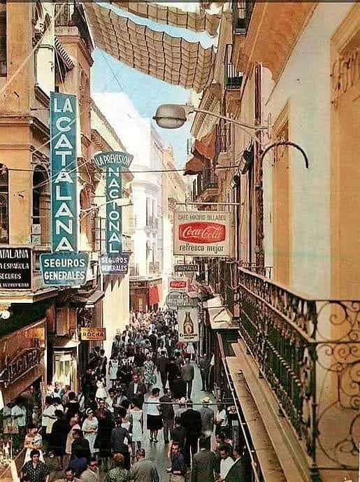 Calle Sierpes, 1972.