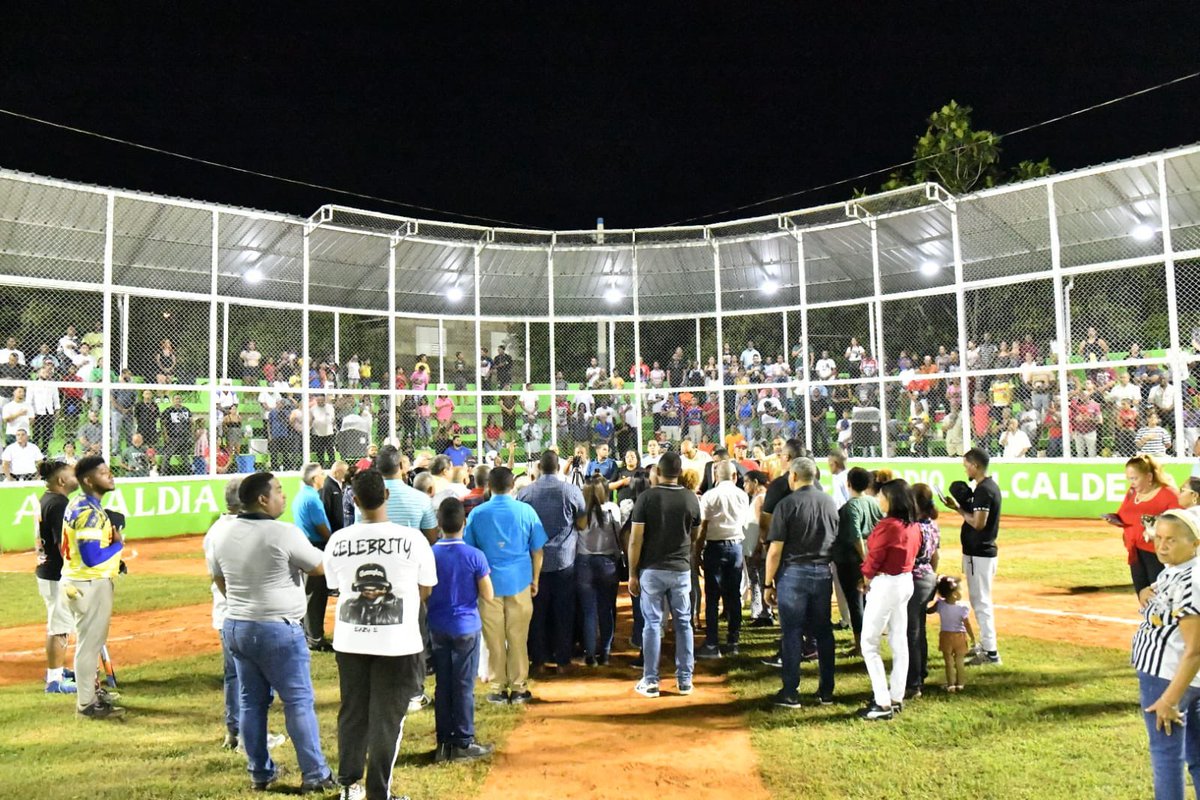 ¡El Higuero celebra en grande!
El Play Antonio Lora renace con nueva vida gracias al compromiso de nuestra alcaldesa Amparo Custodio y la fuerza de la comunidad.

#AlcaldíaDeLaVega #AmparoCustodio #ElHiguero #DeporteYComunidad #LaVegaAvanza
