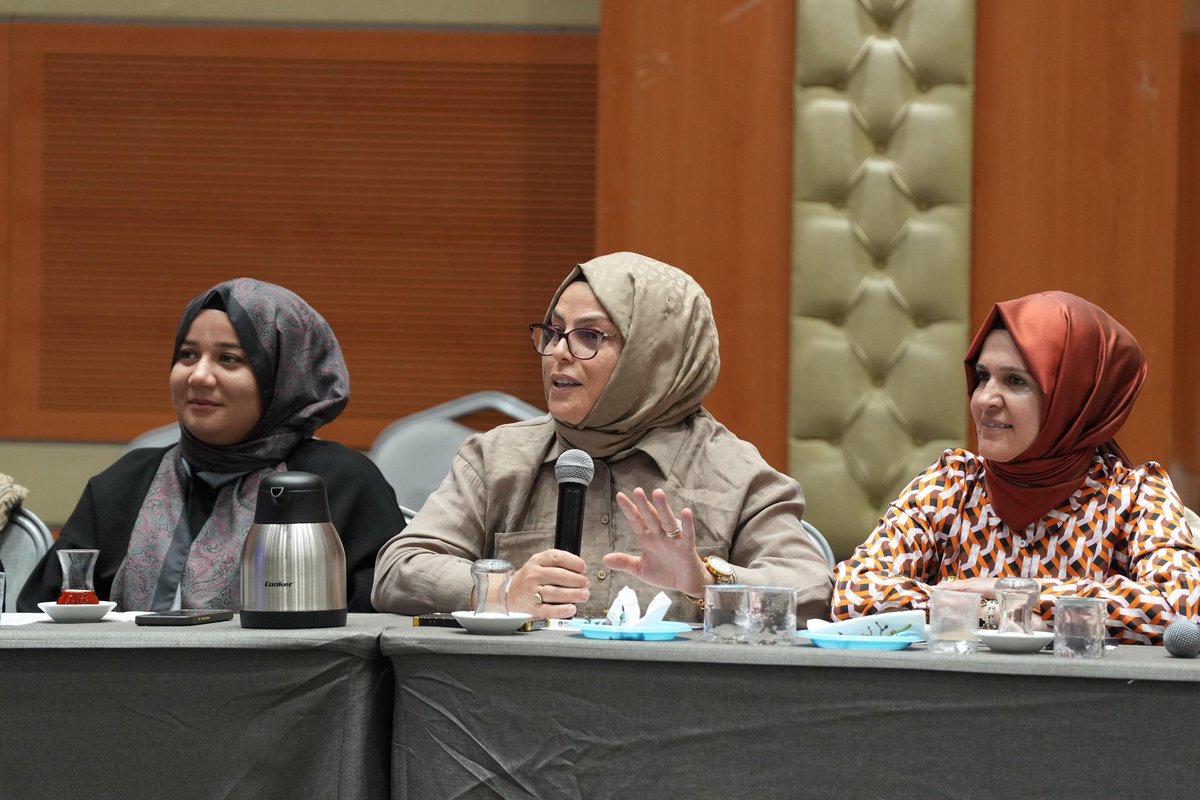 Başkanımız <a href="/salihademirer/">Saliha DEMİRER</a> başkanlığında Yönetim Kurulu Toplantımız gerçekleştirildi.

Toplantımızda, milletimize hizmet yolunda yeni hedeflerimizi ve projelerimizi değerlendirdik.

Hizmet siyasetimizin rehberliğinde; birlik, kardeşlik ve güçlü Türkiye idealimizle çalışmaya devam