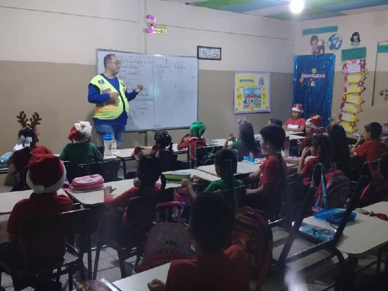InttContigo's tweet photo. En el INTT, oficina Puertos de Altagracia, municipio Miranda se encuentra comprometido con el futuro de nuestra región. Por eso, se mantienen desplegados en las instituciones educativas para enseñar sobre la importancia de las normas de tránsito en los más pequeños. https://t.co/sOjbbLHgHo