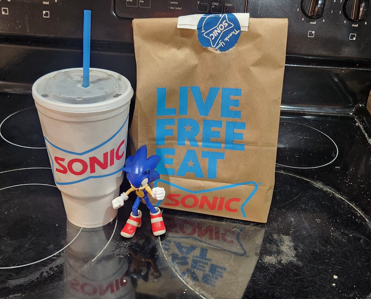 ArkansasLarue1's tweet photo. Alright @sonic_hedgehog and @sonicdrivein . Why in Chaos have you two still not collborated? Sonic loves chili dogs. You literally sell footlong chili dogs. Please I know Im a random person online make this happen at some point in my lifetime... #SonicTheHedgehog #sonicdrivein https://t.co/Opm3lvuzou