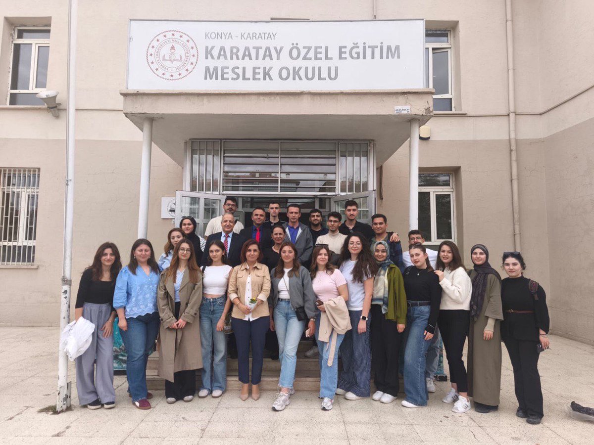 Üniversitemiz ve Karatay Özel Eğitim Meslek Lisesi iş birliğinde, toplumsal farkındalık oluşturmayı amaçlayan “Sanat Koridoru” projesi hayata geçirildi. Mimarlık ve Tasarım Fakültesi Mimarlık Bölümü öğrencilerimiz “Gönüllülük Çalışmaları” dersi kapsamında yürütülen projede, 25
