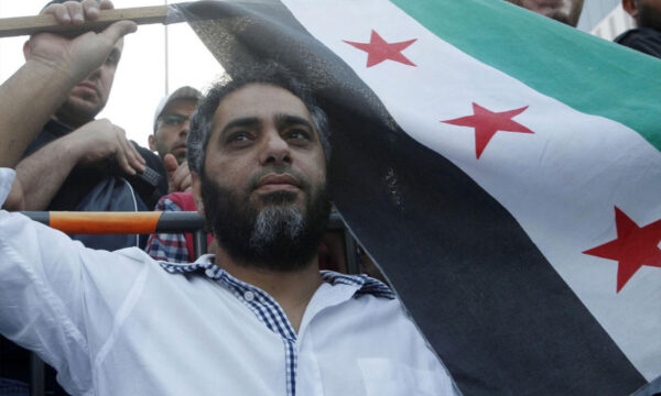 MohamedFadel_tr's tweet image. وهل جزاء الإحسان إلا الإحسان وقف مع ثورتنا وضحى بالكثير لأجلها . أقلها أن يحمل الجنسية السورية و يحيا بيننا عزيز . شاركوا يا أحرار 
#الجنسية_السورية_للحر_فضل_شاكر
#أحمد_الشرع #سوريا