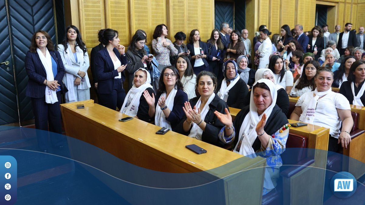 Meclis TV, ku civîna koma parlementoyê ya DEM Partiyê zindî weşand, ji ber dirûşmeyên Kurdî yên jinan weşan sansur kir û deng qut kir.

ajansawelat.com/meclis-tv-kurd…