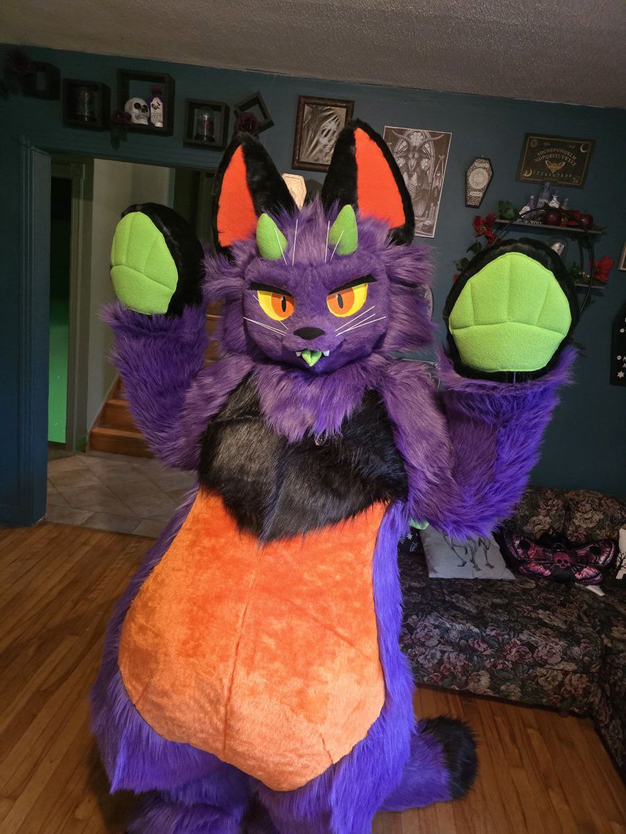 plush_army's tweet image. Want to be a spooky kitty for Halloween.
Here's the first suit my wife made.
thedealersden.com/listing/plusha…