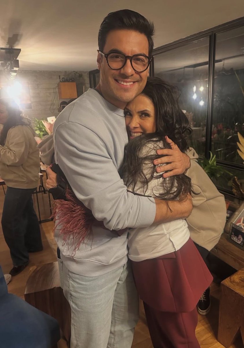 yesnixonn's tweet photo. Carlos Rivera nunca nos soltó. 🫶💜 https://t.co/X1U6cJL1u2