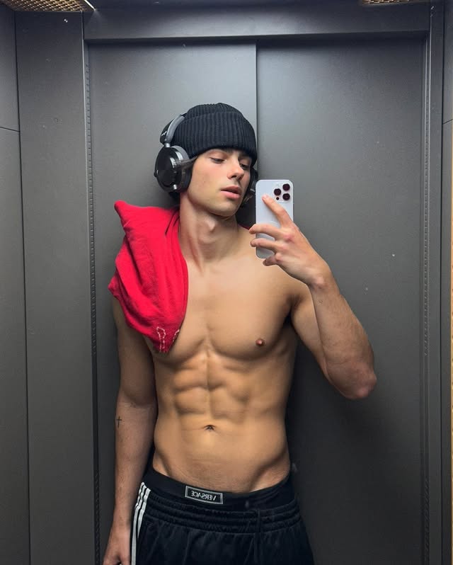 AmenEverytime's tweet photo. Jacob Rott for #SelfieSunday✨ #JacobRott #Selfie https://t.co/Xyh2l9yvEc