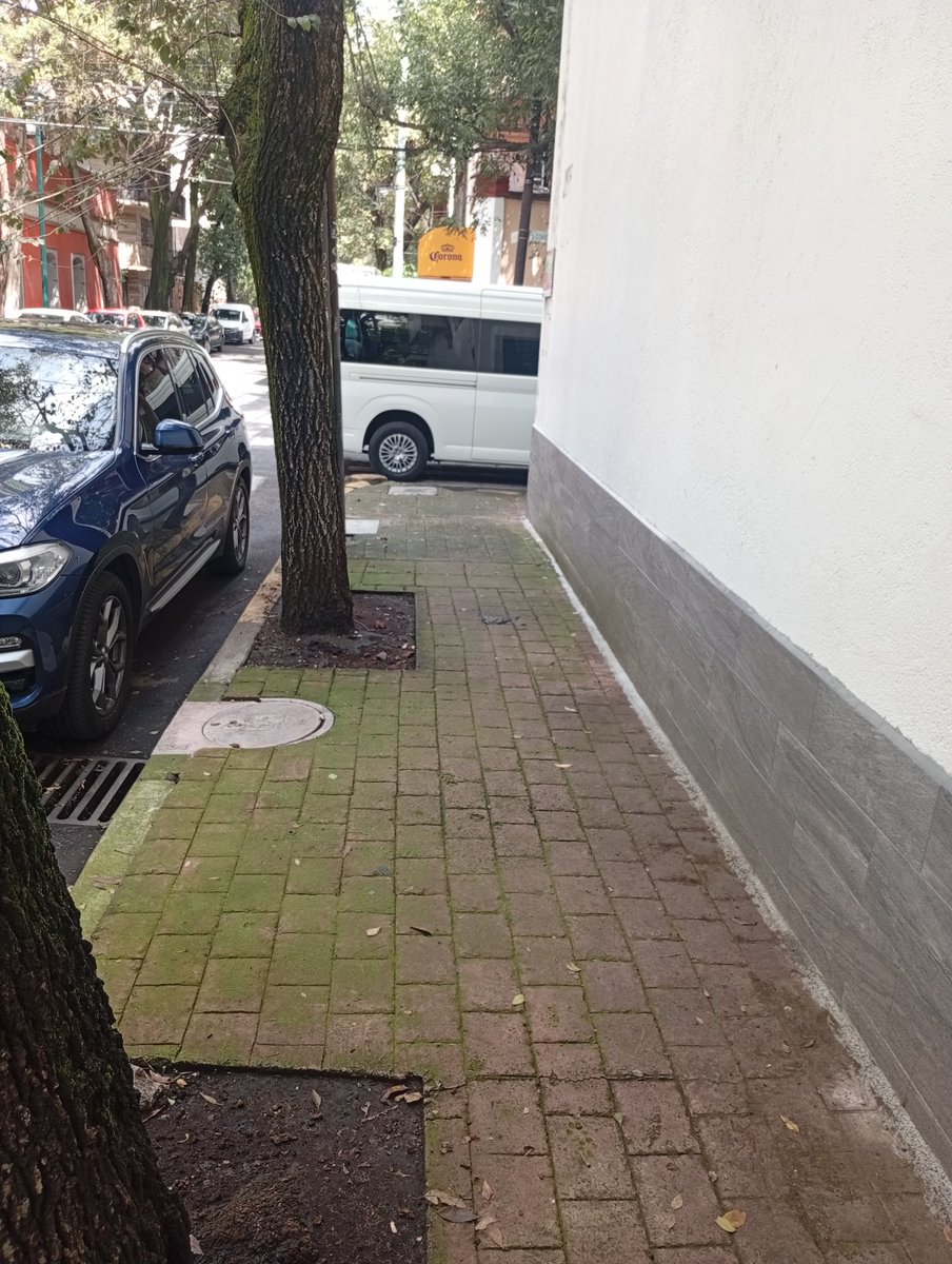 serchvb's tweet photo. @OVIALCDMX , @SSC_CDMX @UCS_GCDMX solicito apoyo para retirar camioneta estacionada sobre el paso peatonal , esquina de constitución y Francisco Murguía escandon 1a secc. Miguel Hidalgo. https://t.co/46jv40qYSe