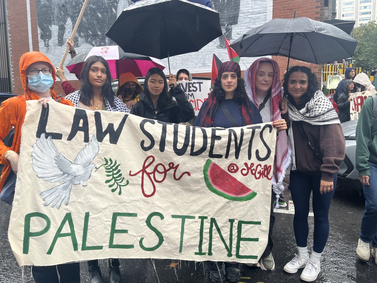 hjliddle's tweet photo. Students from other universities including this group of @mcgillu law students and @UMontreal medicine students are in attendance. #StudentProtest #Montreal https://t.co/rYuUW4KVbS