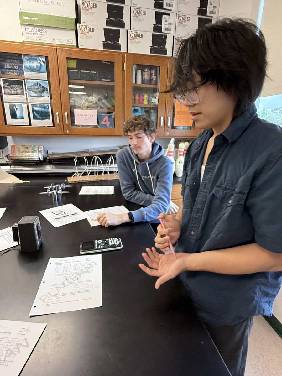 jupiter_high's tweet photo. 💡🥼⏱️ Our #APPhysicsC warriors are in deep on an experiment to study the acceleration of an Atwood’s machine using a Photogate. #physics #mass #futureengineers https://t.co/XgF4sdF8L0
