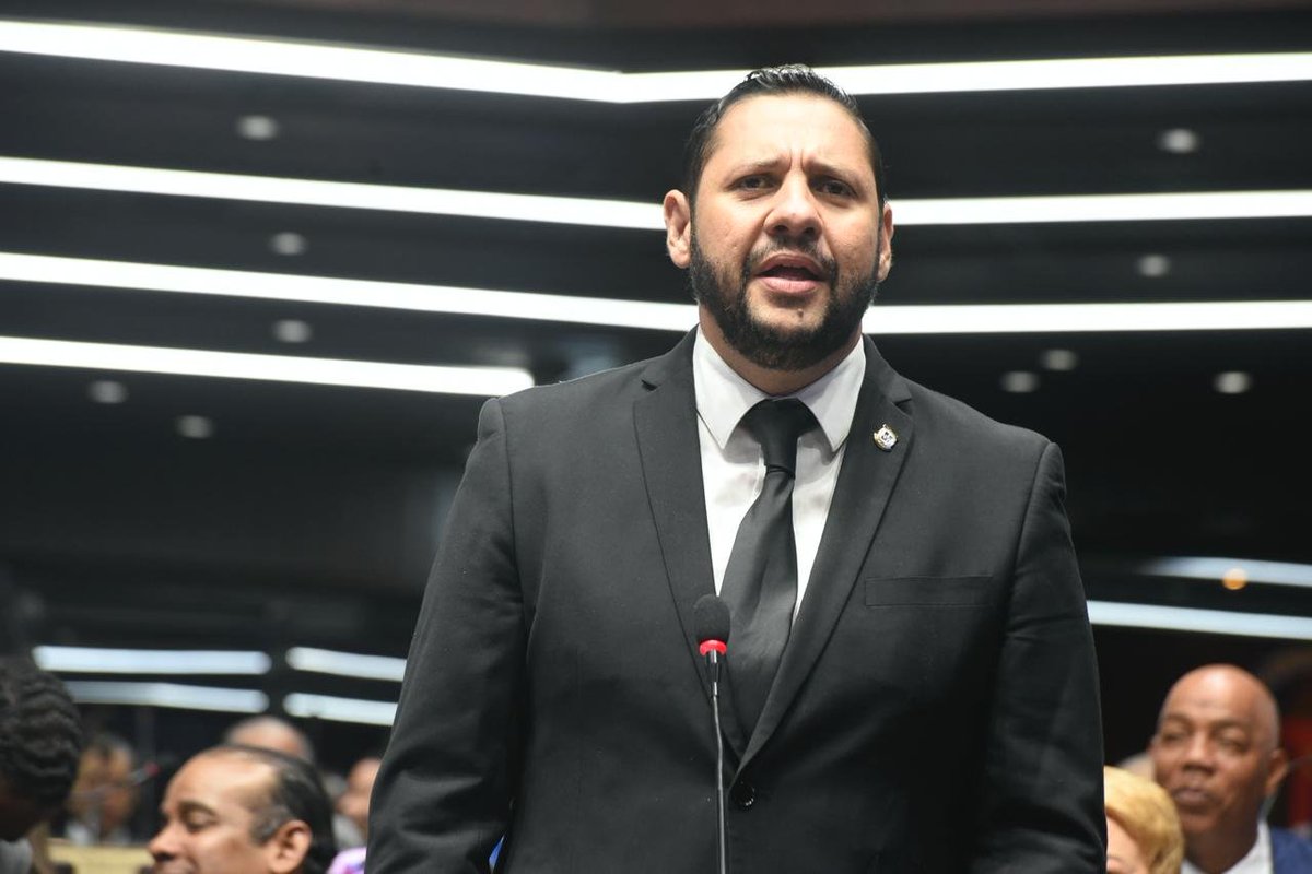 El diputado José Caraballo (<a href="/JoseCaraballo/">JoseCaraballo🇩🇴</a>), solicita el voto favorable para el proyecto de resolución que recomienda al presidente de la República instruir al Ministerio de Deportes y Recreación (Miderec) para la construcción del techado y remozamiento del club deportivo general