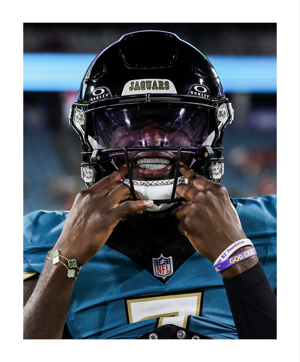 PhotoBowles's tweet photo. DUVAL on a Monday night 

#NFL #NFLPhoto #Jaguars 

📸 @NFL https://t.co/CLCSLm9qlG