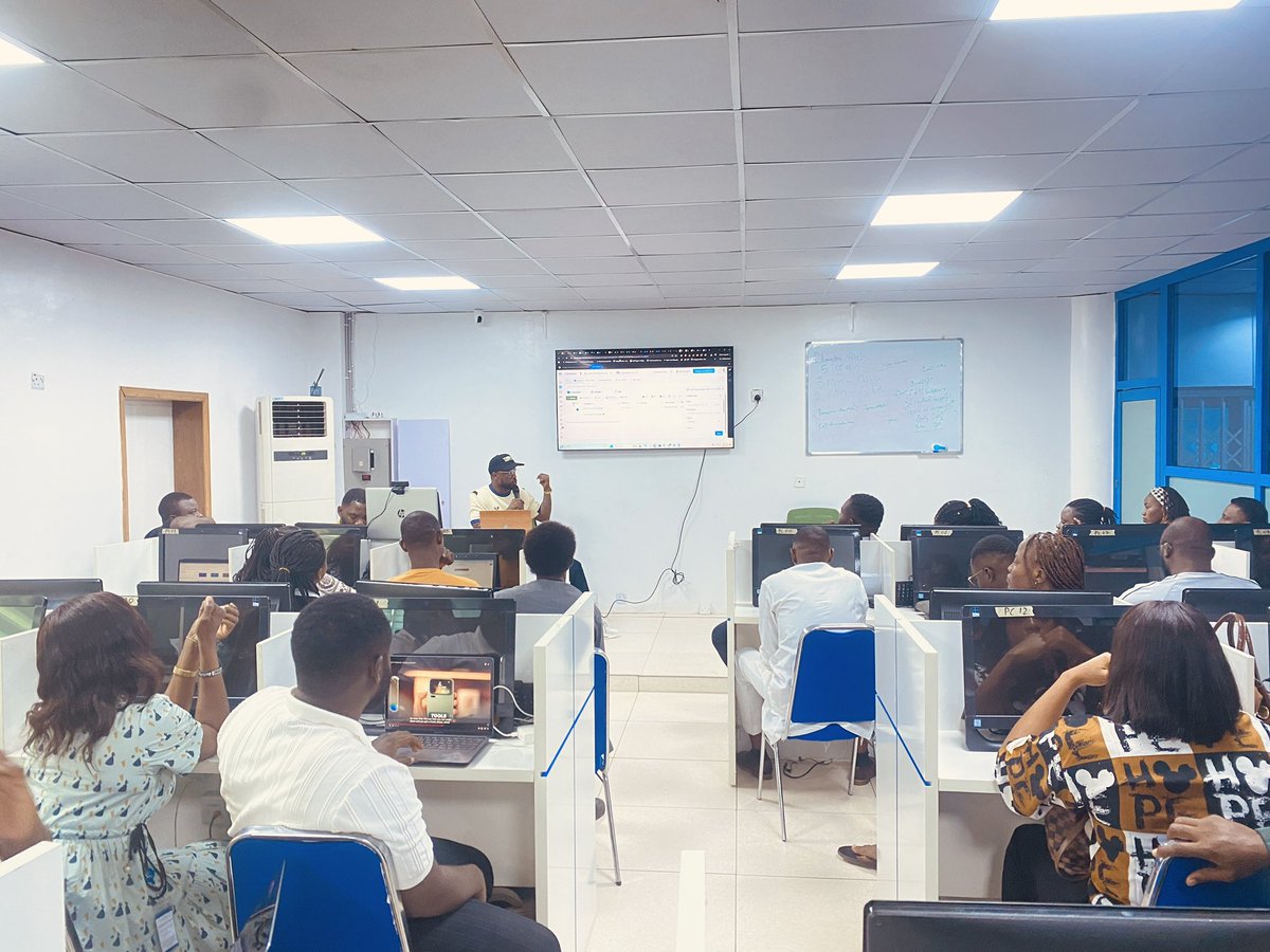 Pictures from my last session for the first first cohort of the ICBM training at the Digital Bridge Institute, Abuja. 

The program aims to train over 50,000 individuals in high growth jobs. 

My sessions centered on AI and critical thinking, social media marketing, Sales, etc.