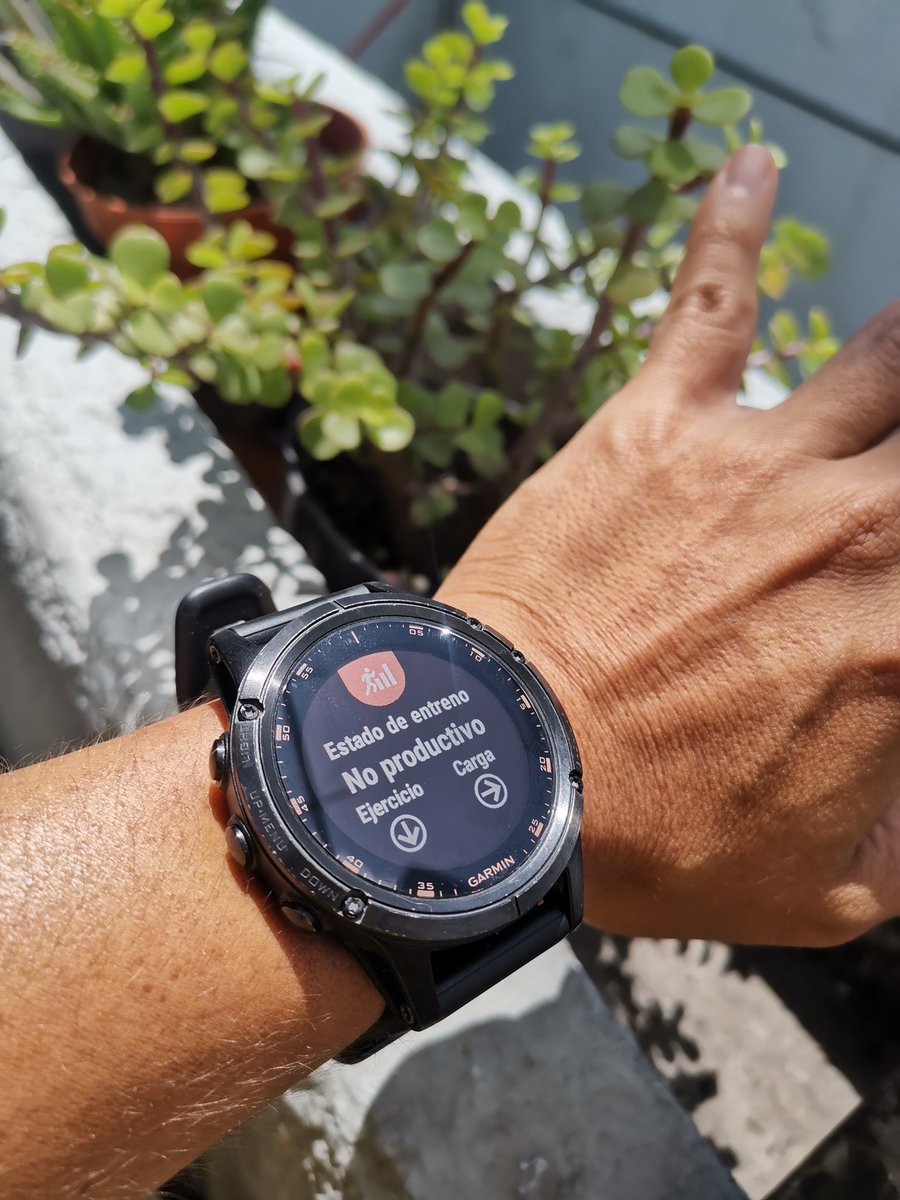 Lo que el reloj no sabe es que mis días corriendo siempre son productivos, siempre me dan algo que no se ve pero se siente ♥.

#diariodeunGordo
#yoelegicorrer