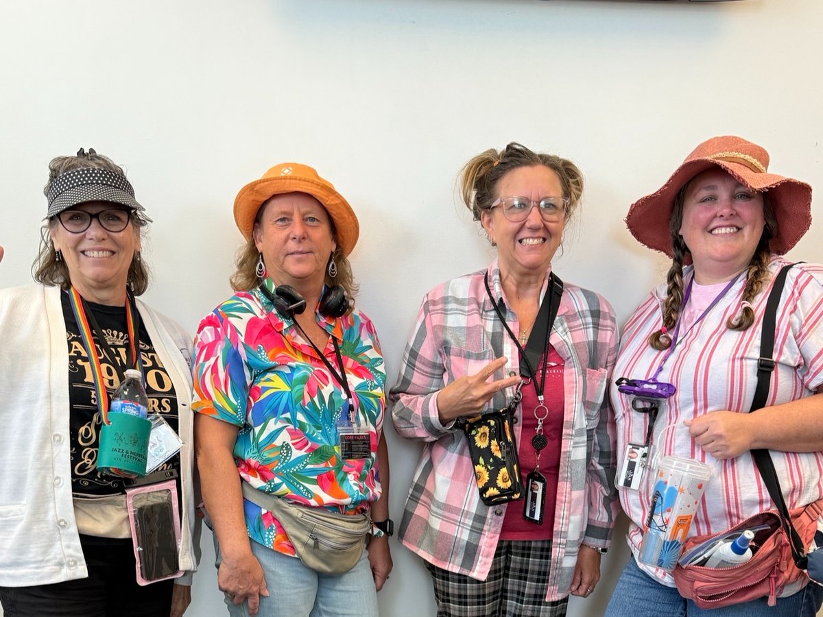 BeachesEnergy's tweet image. What’s better than living at the beach? Getting to see it for the first time as a tourist! Your Customer Care Team showed up for Tacky Tourist Tuesday, complete with fanny packs! #CustomerServiceAppreciationWeek