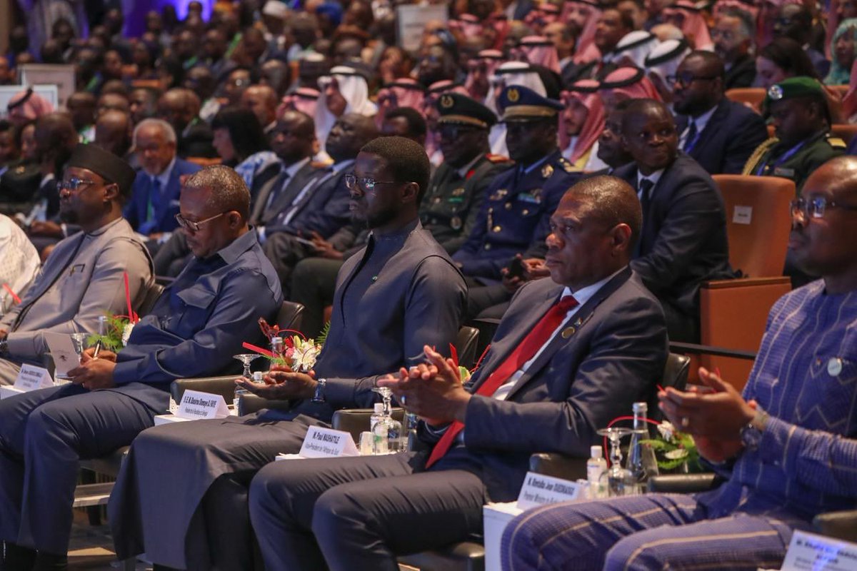 mansoursow26's tweet photo. Le PR Diomaye a présidé ce mardi 7 octobre 2025 au CICAD la cérémonie d’ouverture de la 2ᵉ édition du Forum Invest in Senegal (Fii Sénégal 2025), organisée sous le thème : « Connecter les opportunités, bâtir l’avenir »
#LeProjet🇸🇳✊🏽
#CCJS @Noo_IDcard @SowBentaleb @PR_Diomaye https://t.co/uBeHKEoo0J