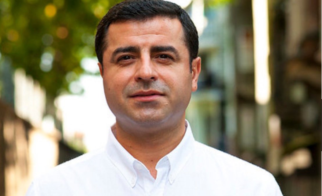 Trend listesinde Selahattin Demirtaş’ı en üst yere taşıyalım! Haydi hep beraber! 

#SelahattinDemirtaşaÖzgürlük