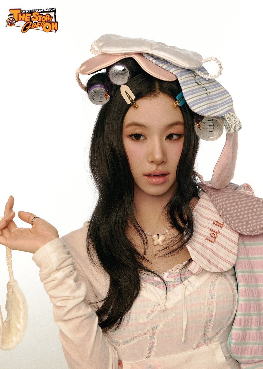 TWICE_FL's tweet photo. ‘THE STORY GOES ON’ CONCEPT PHOTOS

➸ HANA

#TWICE_FL #LaDeiteENT https://t.co/SgYNWP9V9N