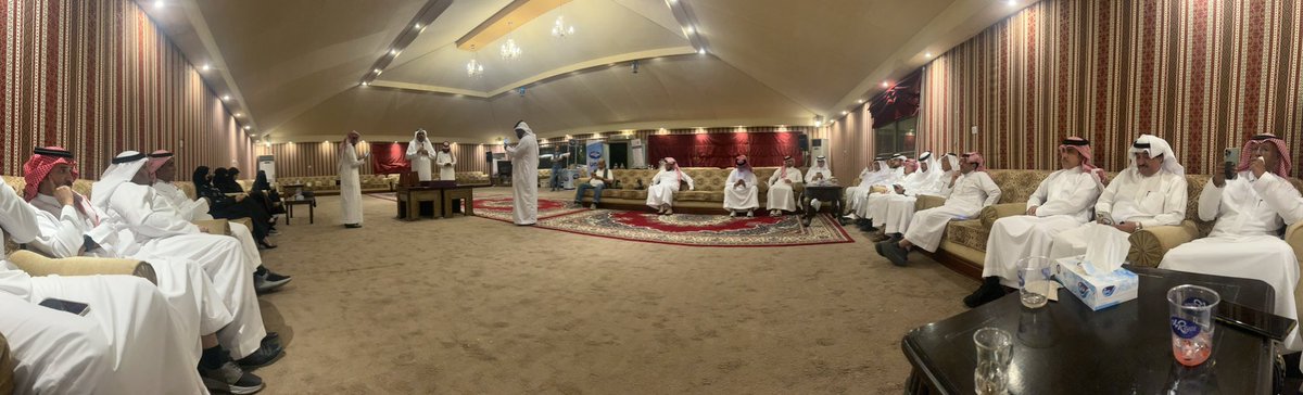 تشرفت هذا المساء بحضور حفل فرع هيئة الصحفيين السعوديين بالأحساء 
احتفاءً بـ 52 إنجازًا حققتها الهيئة خلال عامي 2024 – 2025،
وتكريم نخبة من الزملاء الإعلاميين المتميزين 

مساء فخر بالمنجز.. وبالزملاء الذين صنعوه 
#هيئة_الصحفيين_السعوديين #الأحساء #إعلام_الوطن