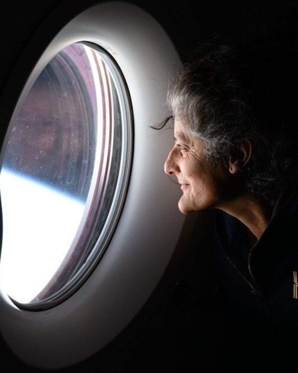 SpaceHumanity's tweet image. Day 4 of World Space Week: Real Stories of Living in Space – From the Astronauts Themselves! 👩‍🚀🌌

As we explore this year’s theme, &quot;Living in Space,&quot; nothing captures it quite like the firsthand accounts from those who&apos;ve called orbit home for months on end aboard the…