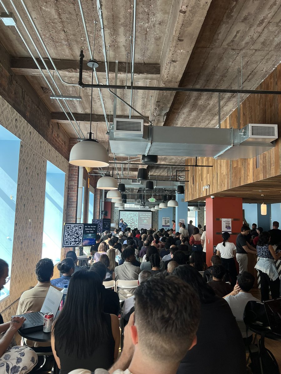 Rhicreate's tweet image. Been in SF for 2 weeks and I’m pretty sure it’s tech week 24/7 anyways 😂 … except this is my first sighting of an astronaut in the tower @frontiertower