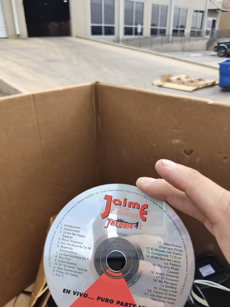 De Laredo tweet media