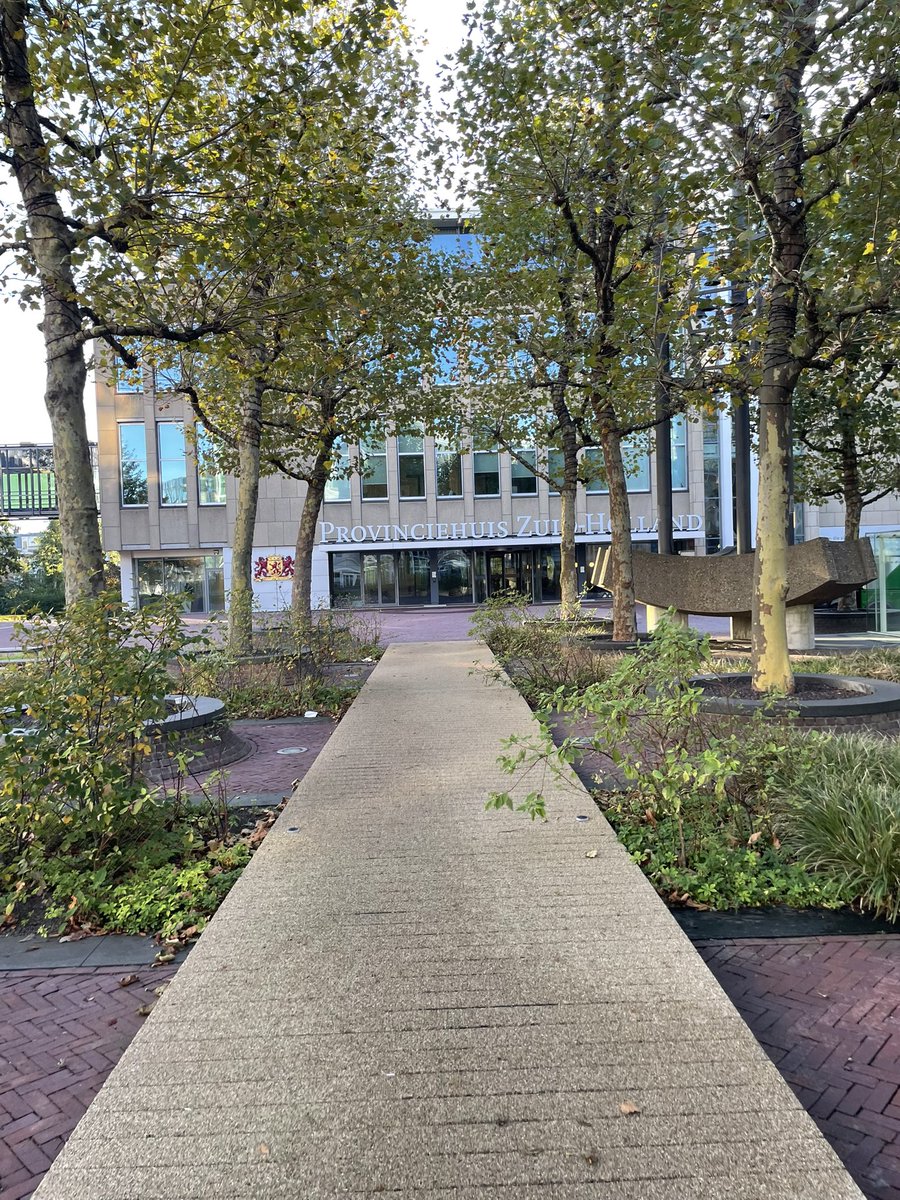 “Waakt, op God vertrouwend”

De spreuk die voor mij is gaan leven. Elke keer als ik het provinciehuis in stap opnieuw 💚