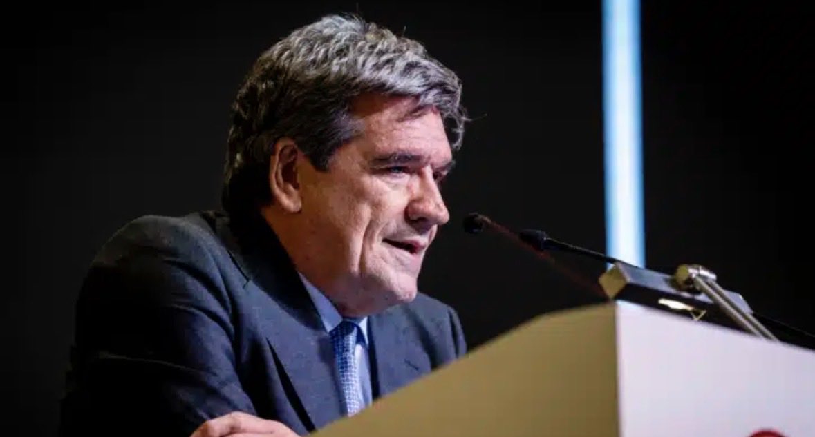 LRsecreta's tweet photo. El saldo de la 'hucha' de las pensiones 🇪🇸 solo cubre 29 días de pago a los pensionistas

👉 …¿en qué se estarán gastando el dinero de recaudaciones récords? ⛔️ https://t.co/kIViAah6LO