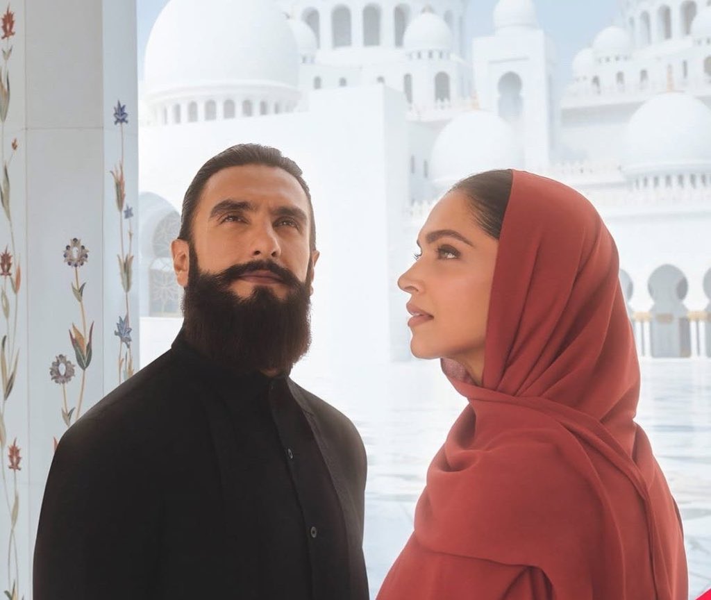 azizkavish's tweet image. एड ऐसा बनाओ की अंधभक्त खुद प्रमोशन कर दें😂