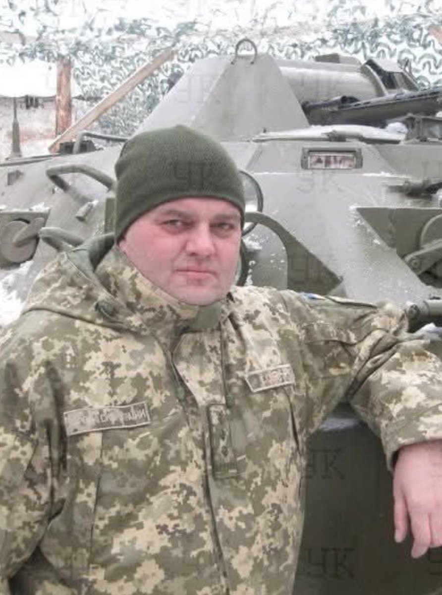 Це Павло Процюк, командир 12-го армійського корпусу. Саме він буде виконувати команди диктатора Зеленського по розгону Майдана. У його підпорядкуванні: 

- 1-й батальйон охорони особливо важливих державних об'єктів Нацгвардії

- 25-та бригада охорони громадського порядку НГУ у