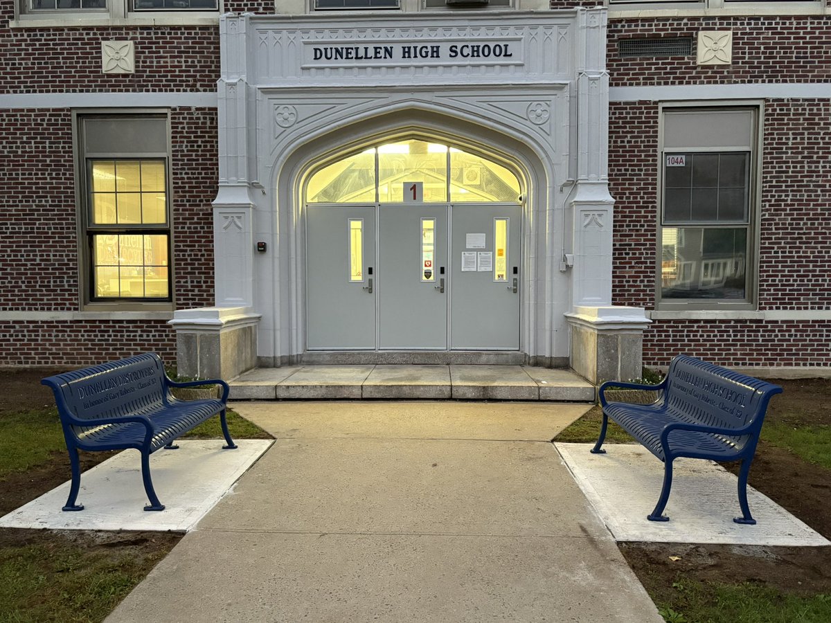DunellenHS's tweet image. Thank you to the family of Gary Roberts, DHS Class of ‘82, for donating the beautiful benches outside the entrance of the building. A great addition to our school!