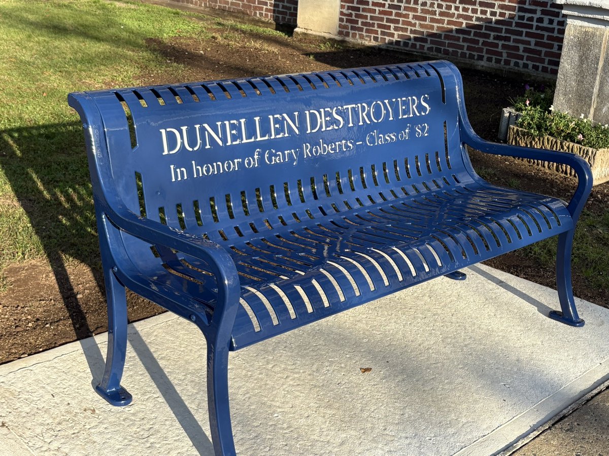 DunellenHS's tweet image. Thank you to the family of Gary Roberts, DHS Class of ‘82, for donating the beautiful benches outside the entrance of the building. A great addition to our school!