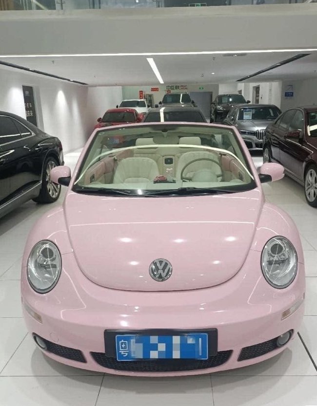 pink volkswagen beetle