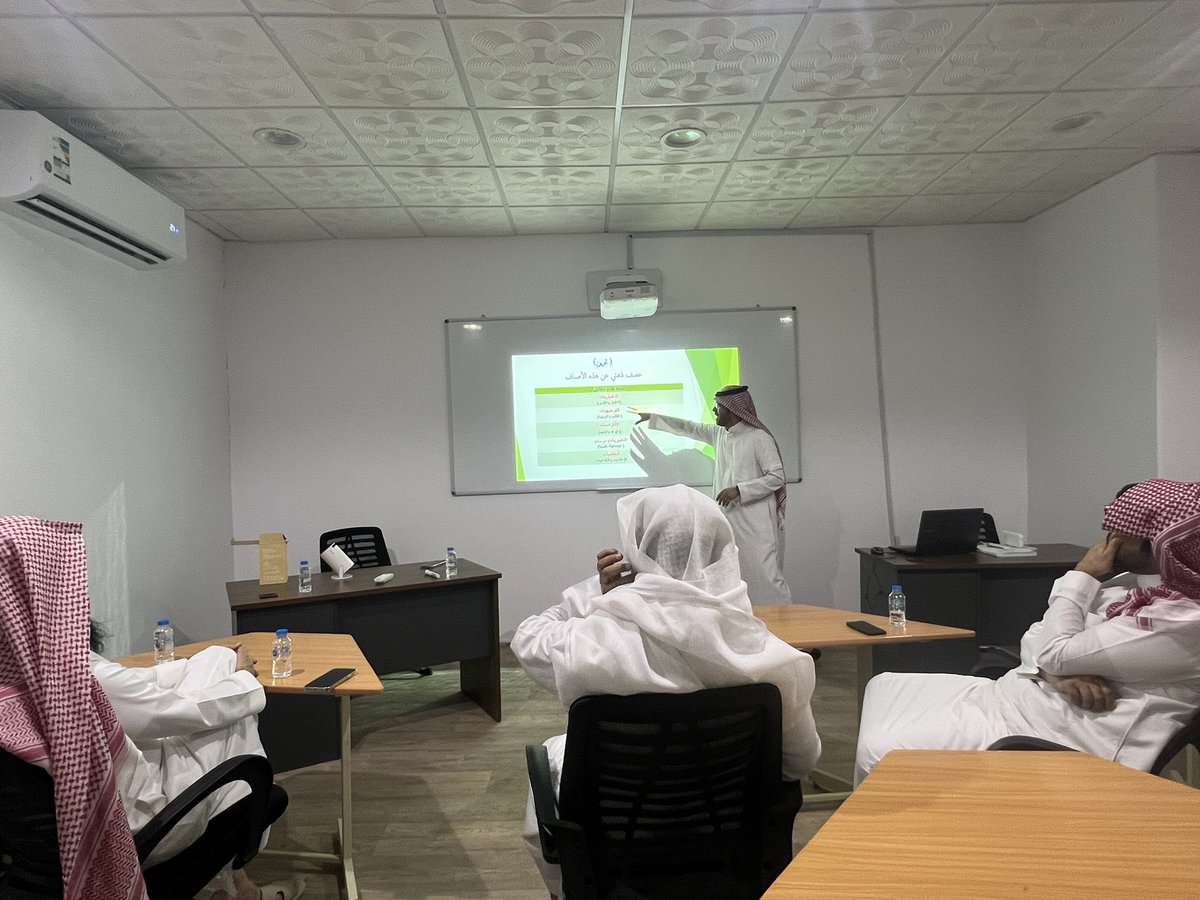 نفّذت جمعية التنمية الأهلية بطريف بمحافظة الأسياح اليوم دورة بعنوان
**«مهارات الاتصال الفعّال»** ضمن برنامج مهاراتي مستقبلي،
قدّمها الدكتور راشد حمود الفراج، وتهدف إلى تنمية مهارات التواصل الإيجابي لدى المشاركين بدعم من صندوق دعم الجمعيات. 
#القصيم