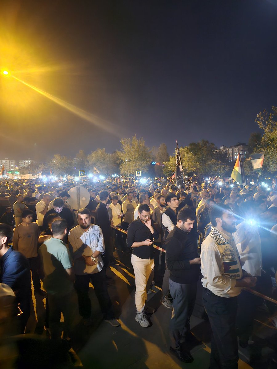 #AksaTufanı yıl dönümü münasebeti ile meydanlardayız.  
Nehirden denize #ÖzgürFilsitin 
Kahrolsun İ*trail kahrolsun A*merika